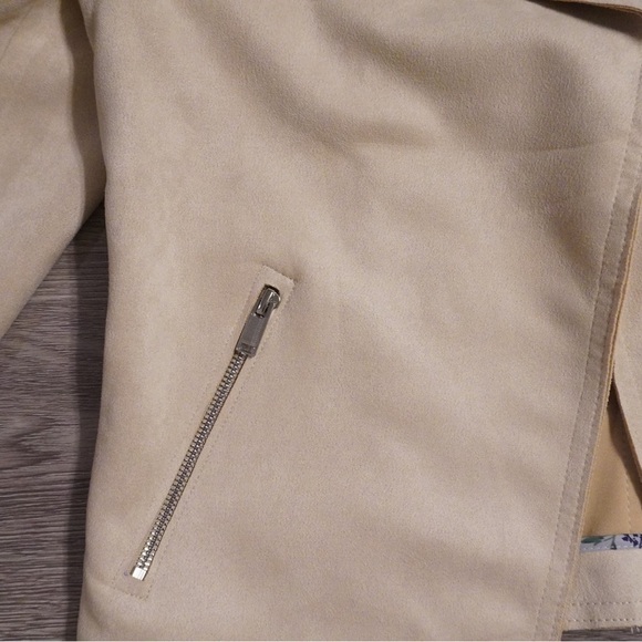 T Tahari Women’s Light Beige Faux Suede Jacket - Picture 3 of 3